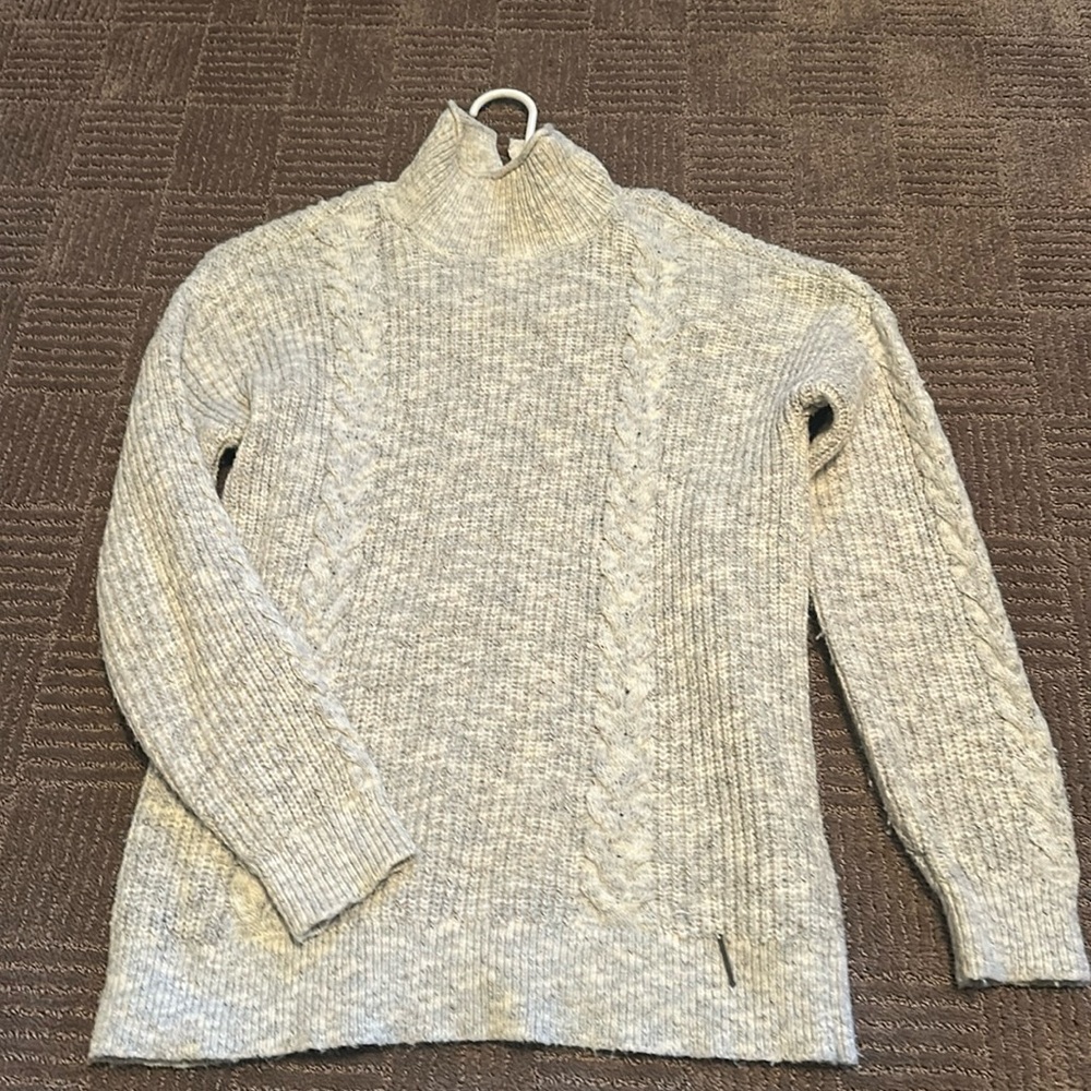 Abercrombie & Fitch Gray Knit Sweater